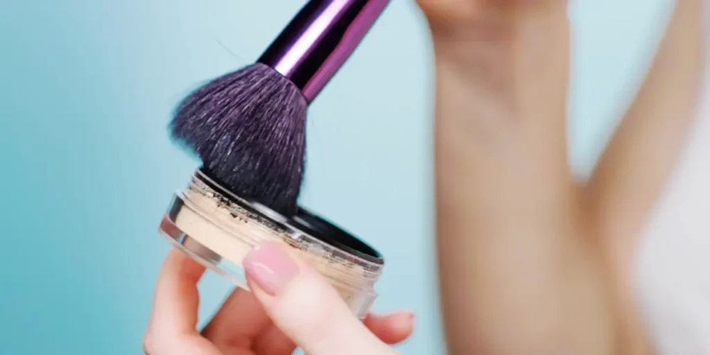Maquillage en poudre ou maquillage minéral